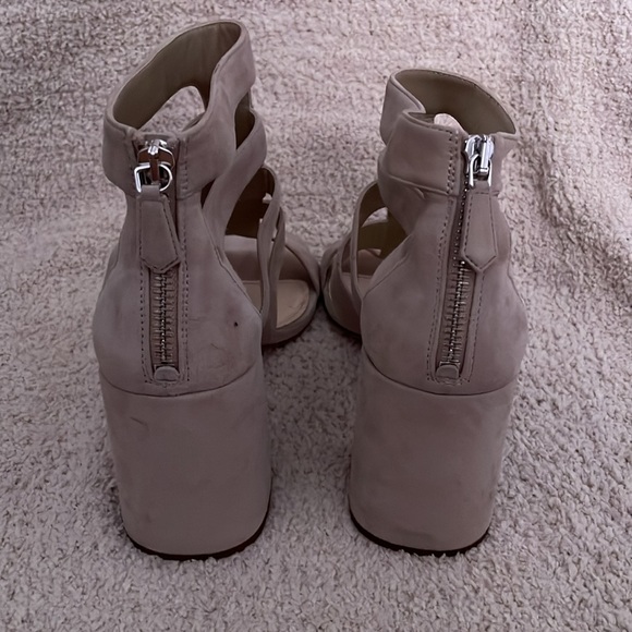 Nude Prada heels - Picture 5 of 5